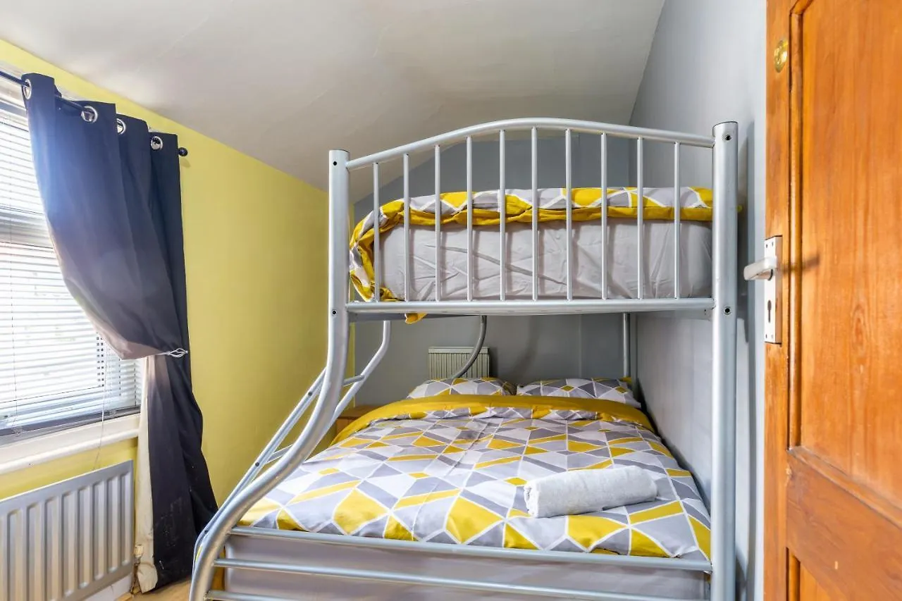 3 Bedroom Middlesborough Town Centre Town House Middlesbrough