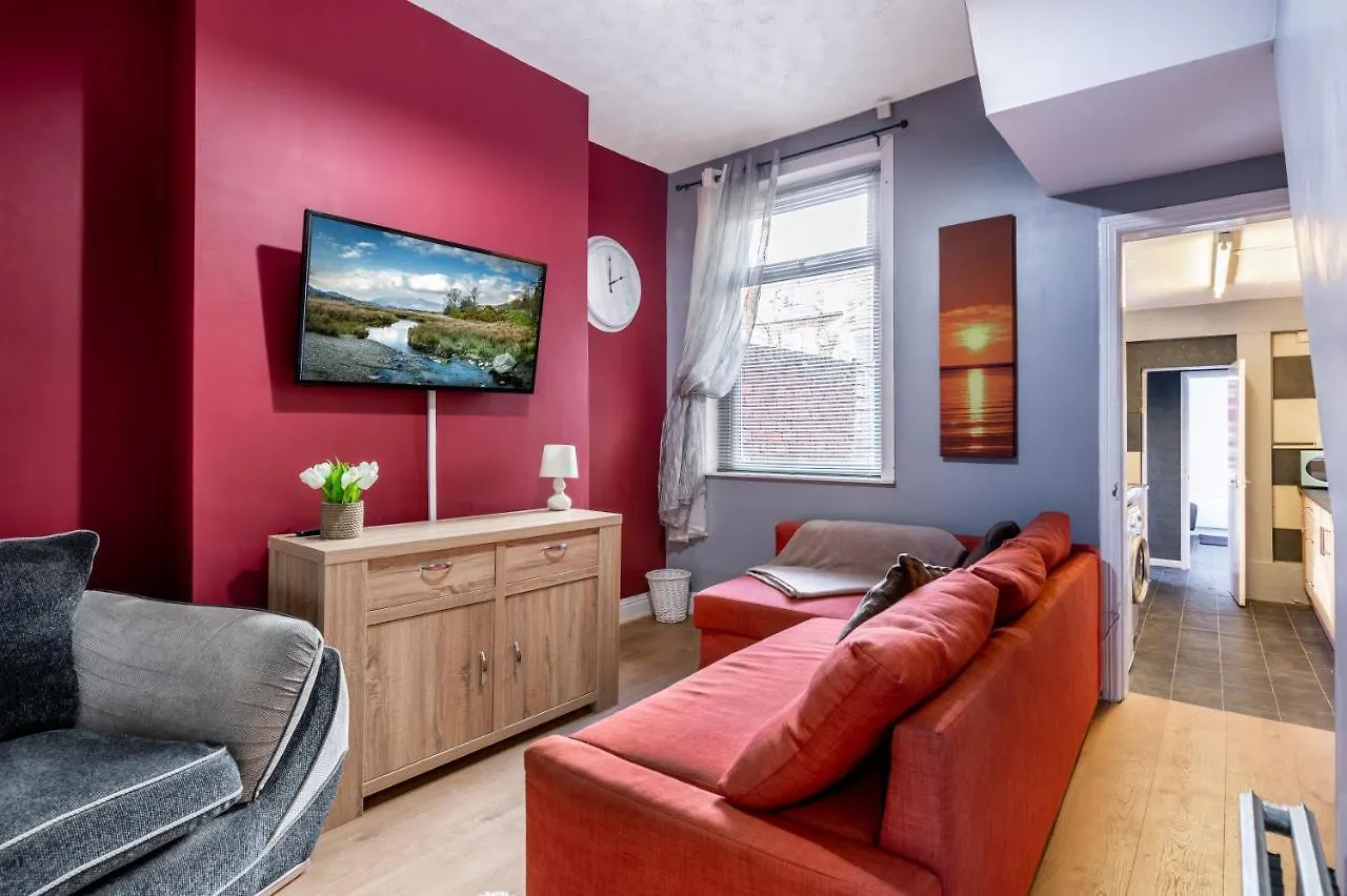 3 Bedroom Middlesborough Town Centre Town House Middlesbrough