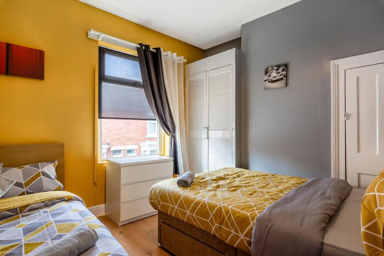 3 Bedroom Middlesborough Town Centre Town House Middlesbrough 0*,  United Kingdom