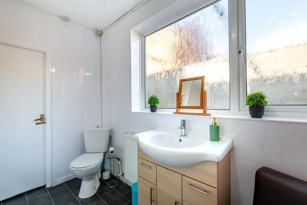 3 Bedroom Middlesborough Town Centre Town House Middlesbrough 0*,
